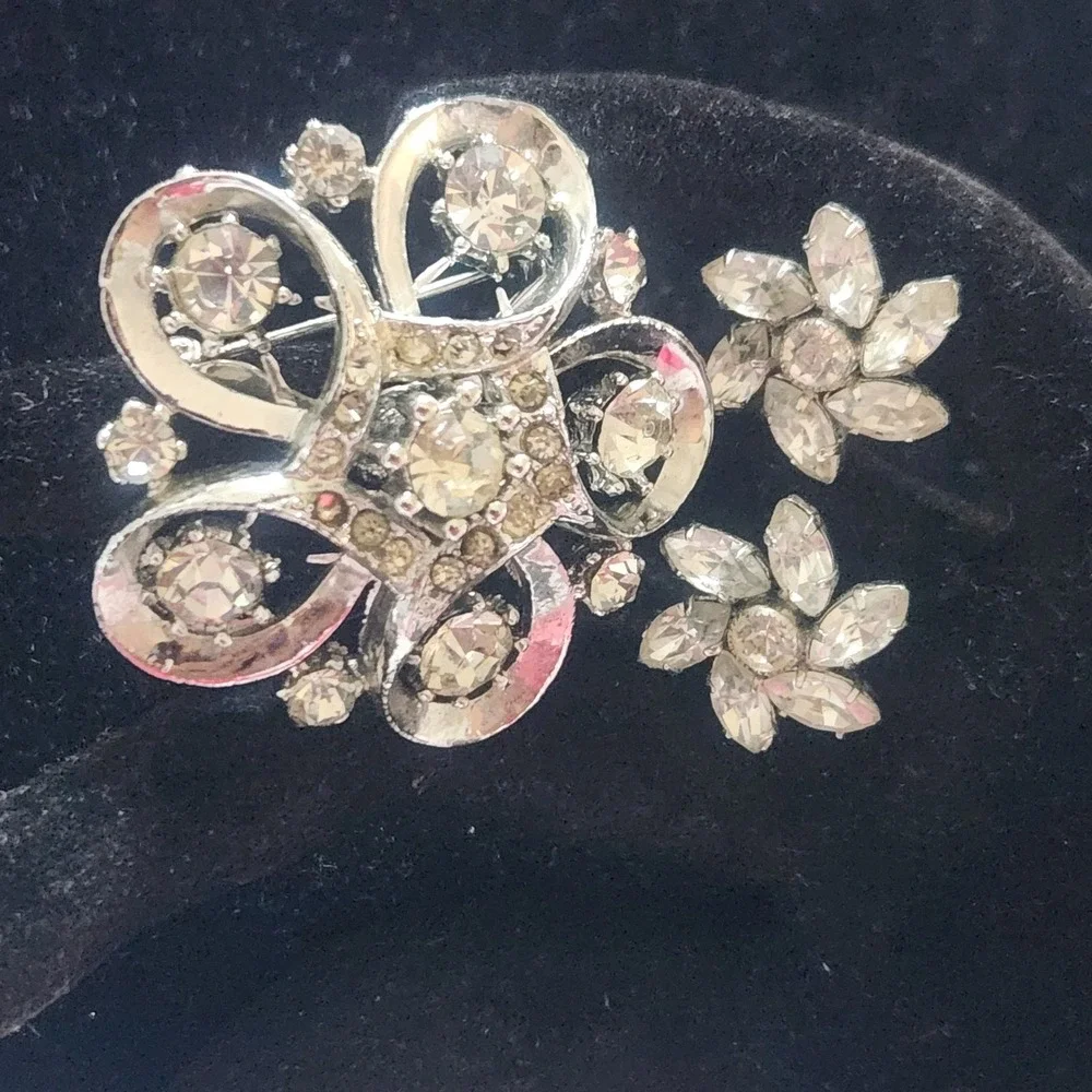 Vintage Rhinestone Brooch and Austria Clip On Earrings‎ Set Silver Tone Floral